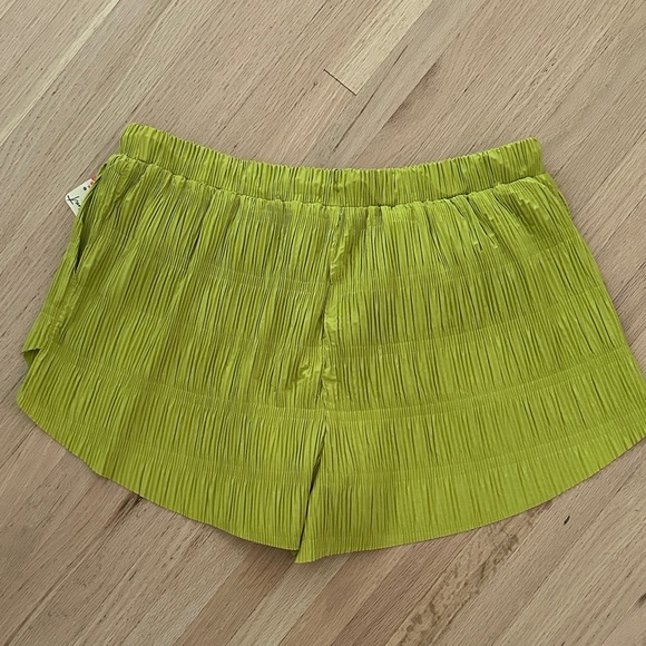 NWT - Free People Shirr Enough High Waist Crinkle Lime Shorts - Large - Picture 7 of 8